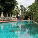 Wyndham Sea Pearl Resort Phuket pool and bar