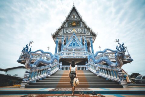 lady-entering-temple